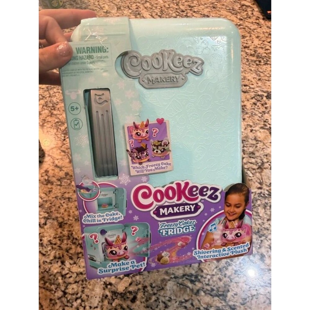 Girls toy kids toy cookeez makery surprise craft figure toy